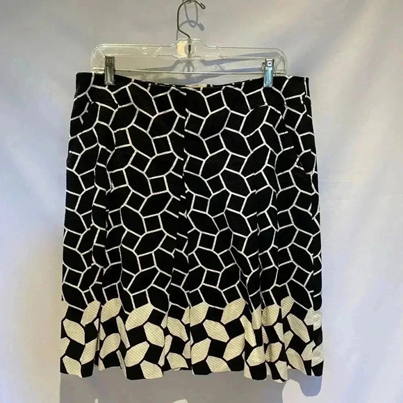 Talbots black and white front-pleat skirt 12 - Picture 1 of 7